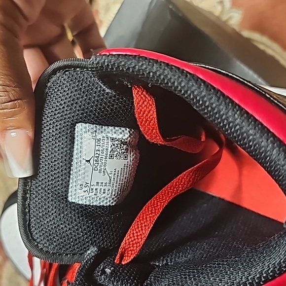 Jordan 1 mid black toe gs - Picture 4 of 5